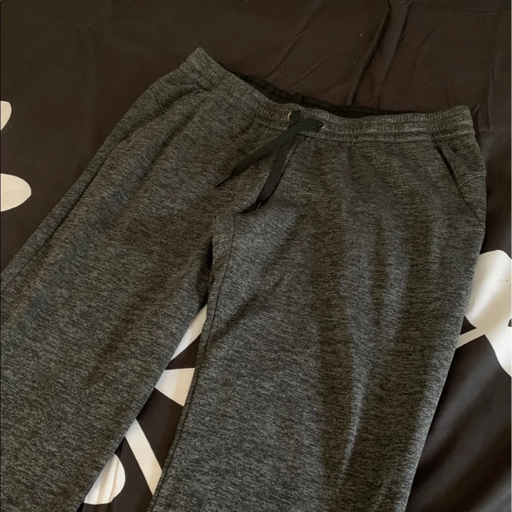 Size M Adidas sweatpants in excellent condition!!